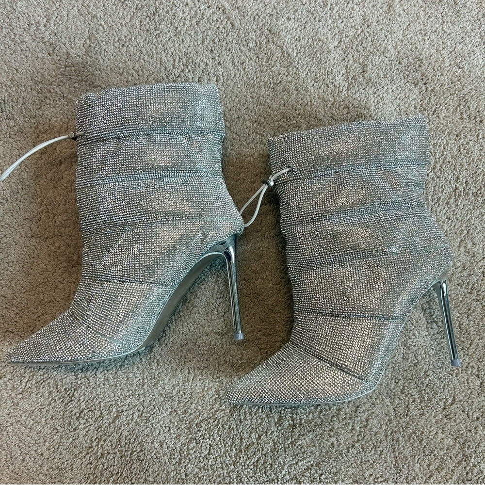 STEVE MADDEN CLOAK-R QUILTED SILVER RHINESTONE DIAMANTÉ EMBELLISHED ANKLE BOOTS - Picture 5 of 10